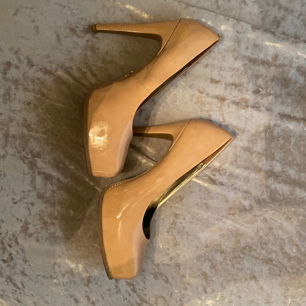 Simply Vera Wang size 9.5 heels